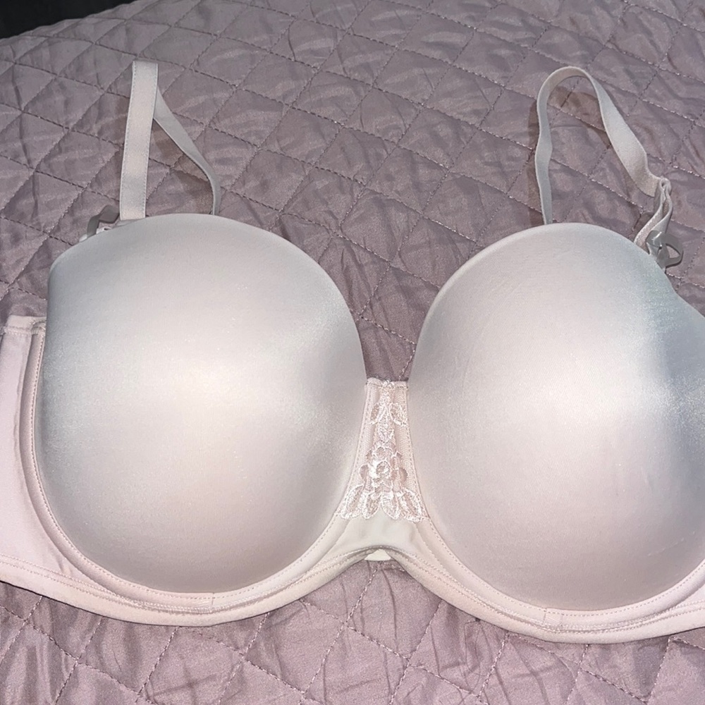 Women’s underwire bra with removable straps